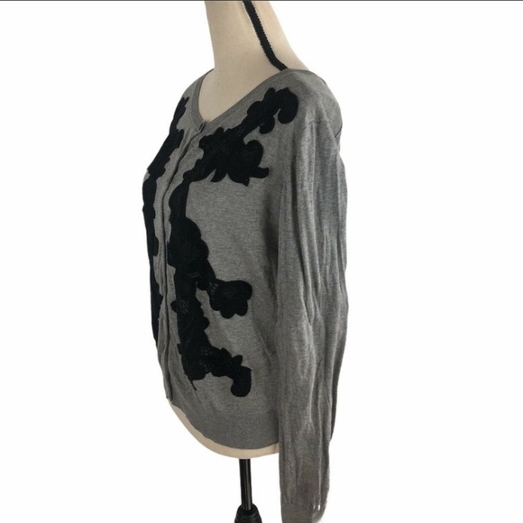 “CABI” Appliqué Cardigan - Picture 4 of 16